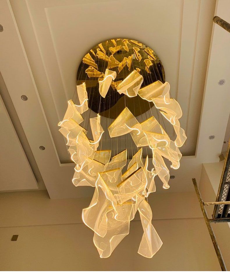 Linear spiral suspension chandelier